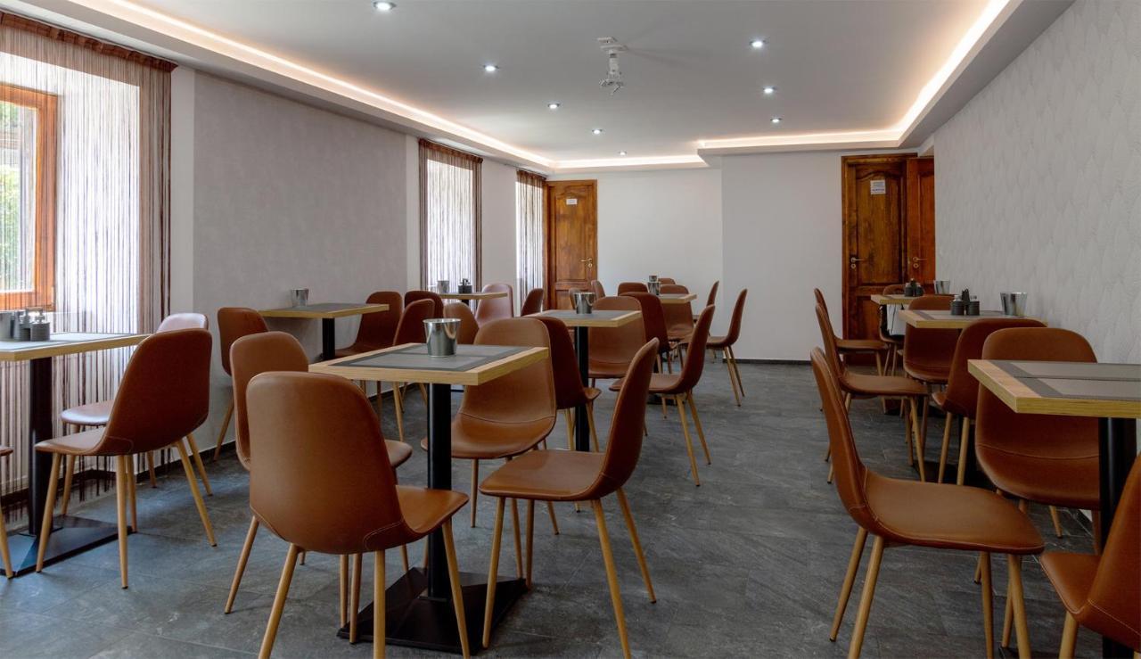 Ven Diofa De Lux Panzio Bed & Breakfast Szeged Bagian luar foto