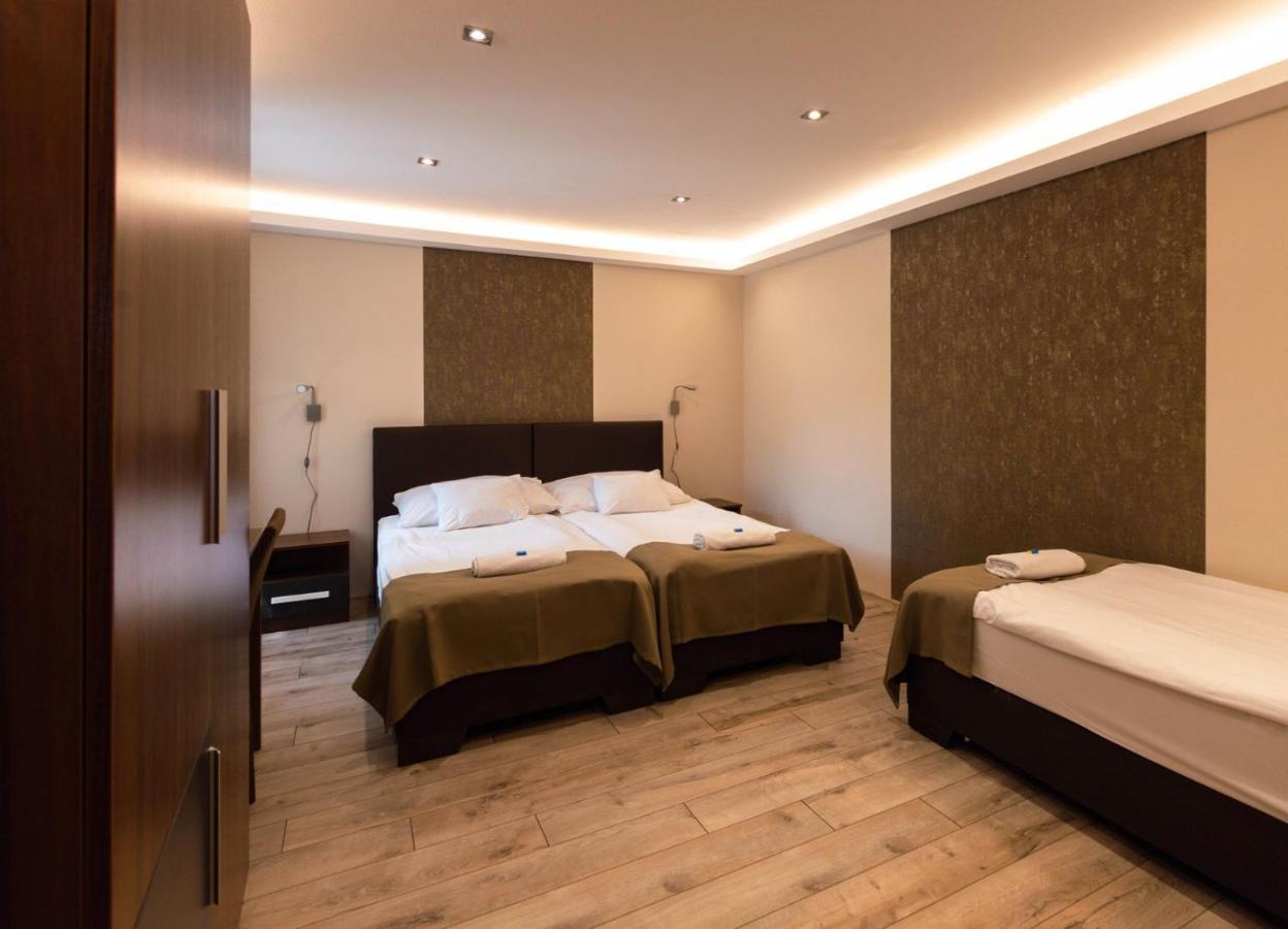 Ven Diofa De Lux Panzio Bed & Breakfast Szeged Bagian luar foto