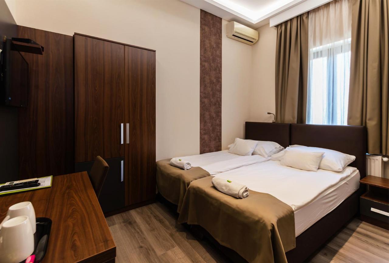 Ven Diofa De Lux Panzio Bed & Breakfast Szeged Bagian luar foto