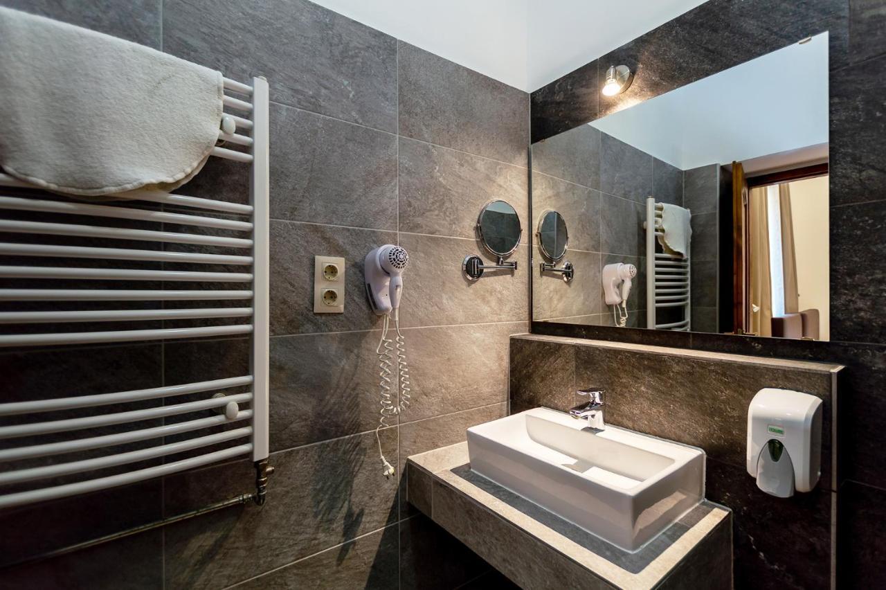 Ven Diofa De Lux Panzio Bed & Breakfast Szeged Bagian luar foto