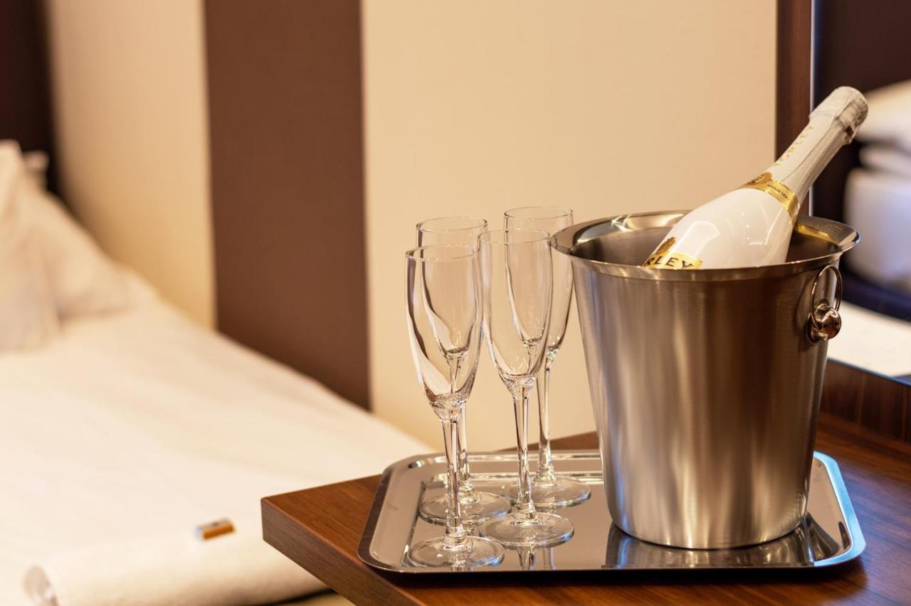 Ven Diofa De Lux Panzio Bed & Breakfast Szeged Bagian luar foto