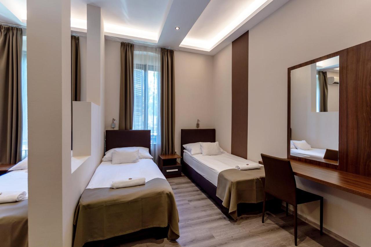 Ven Diofa De Lux Panzio Bed & Breakfast Szeged Bagian luar foto