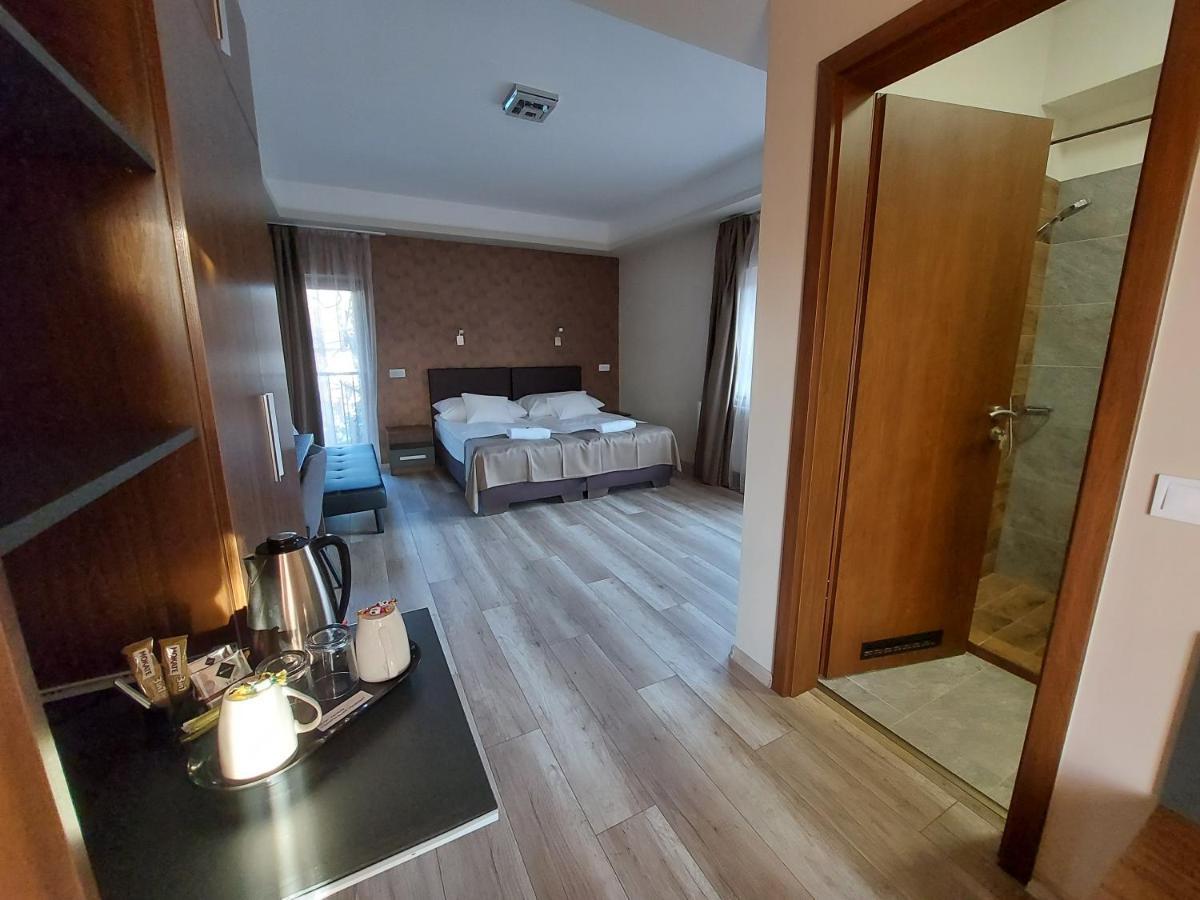 Ven Diofa De Lux Panzio Bed & Breakfast Szeged Bagian luar foto
