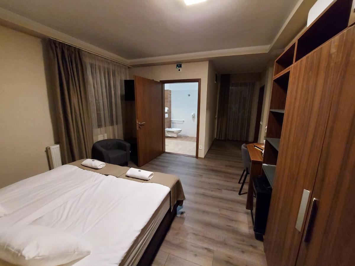 Ven Diofa De Lux Panzio Bed & Breakfast Szeged Bagian luar foto