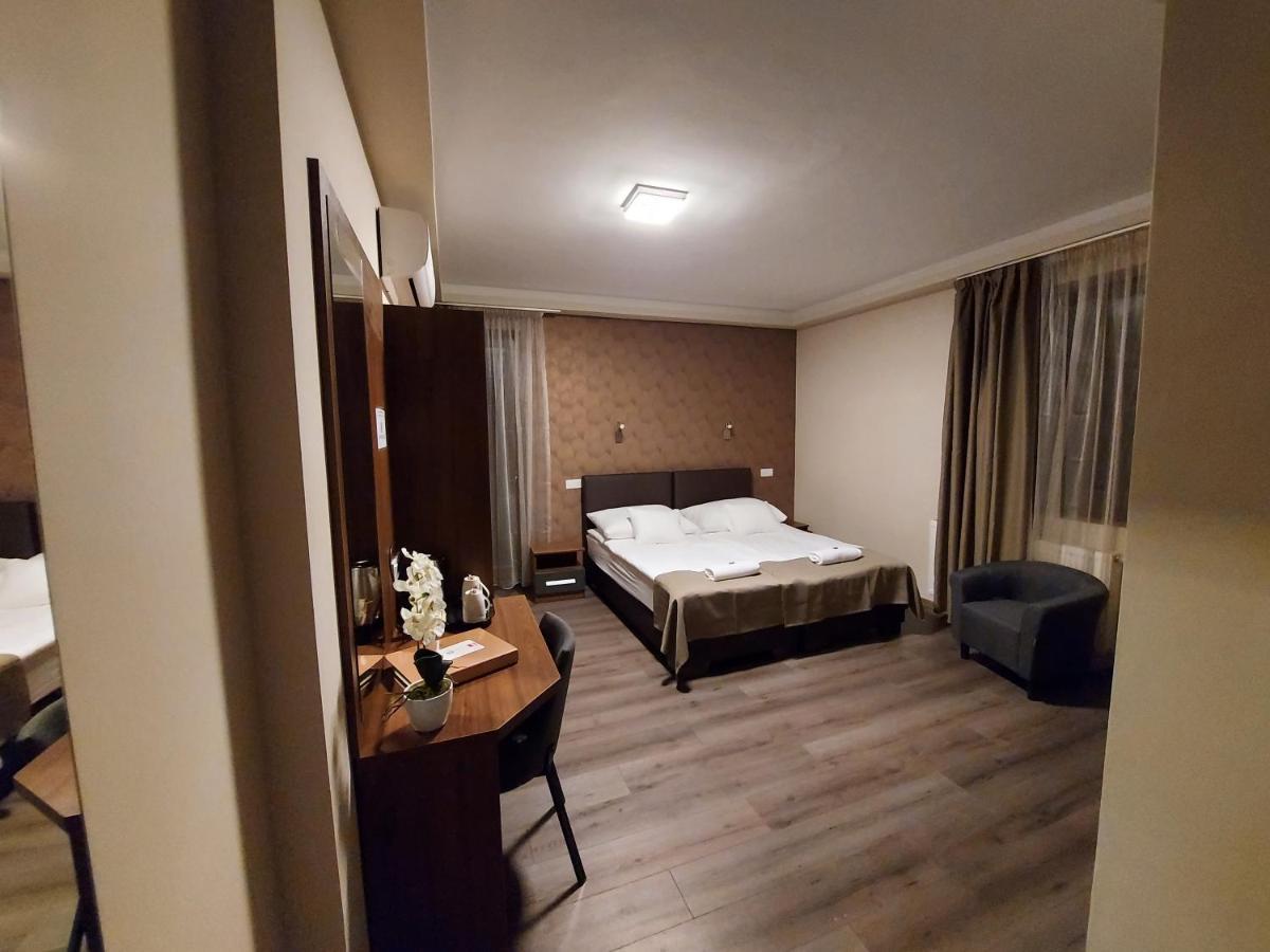 Ven Diofa De Lux Panzio Bed & Breakfast Szeged Bagian luar foto