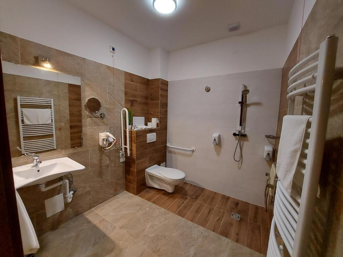 Ven Diofa De Lux Panzio Bed & Breakfast Szeged Bagian luar foto