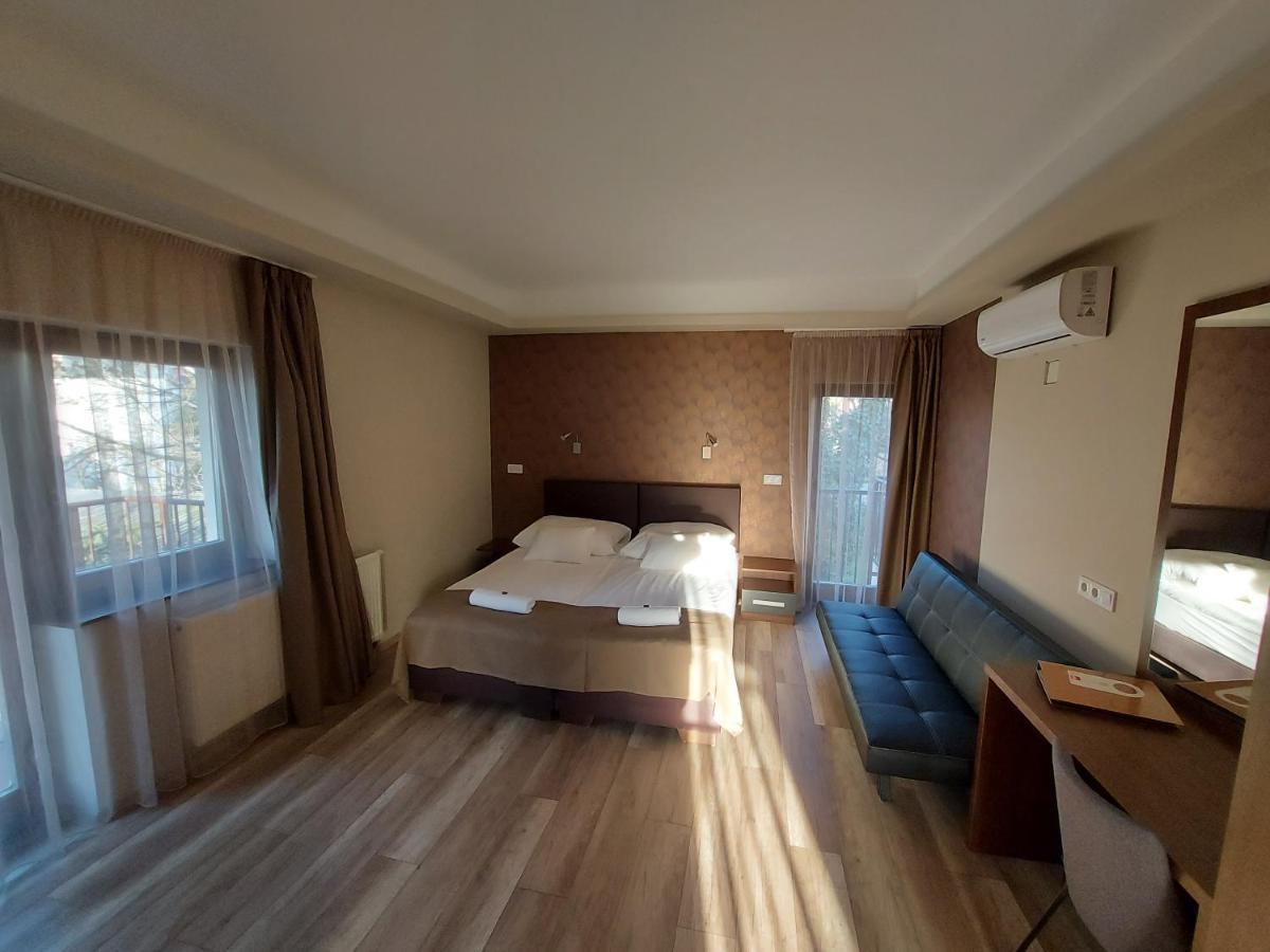 Ven Diofa De Lux Panzio Bed & Breakfast Szeged Bagian luar foto