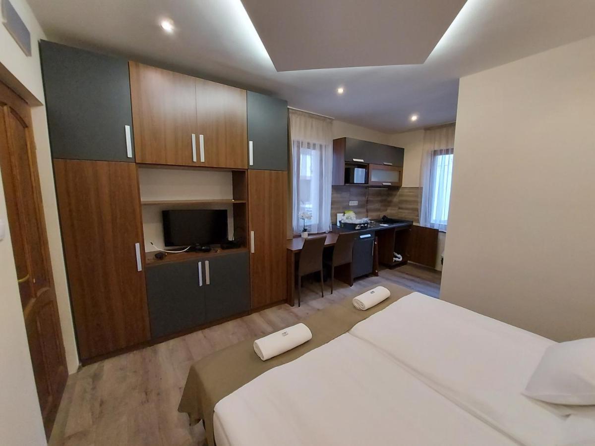 Ven Diofa De Lux Panzio Bed & Breakfast Szeged Bagian luar foto