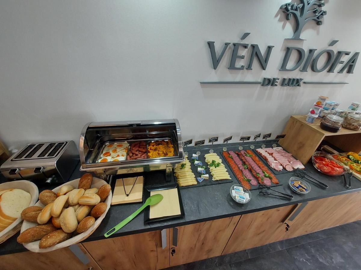 Ven Diofa De Lux Panzio Bed & Breakfast Szeged Bagian luar foto