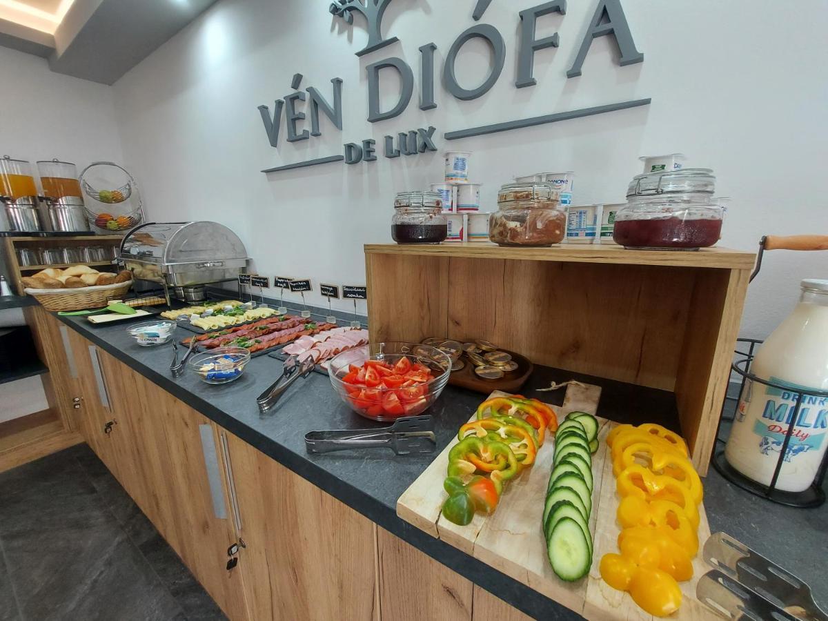 Ven Diofa De Lux Panzio Bed & Breakfast Szeged Bagian luar foto