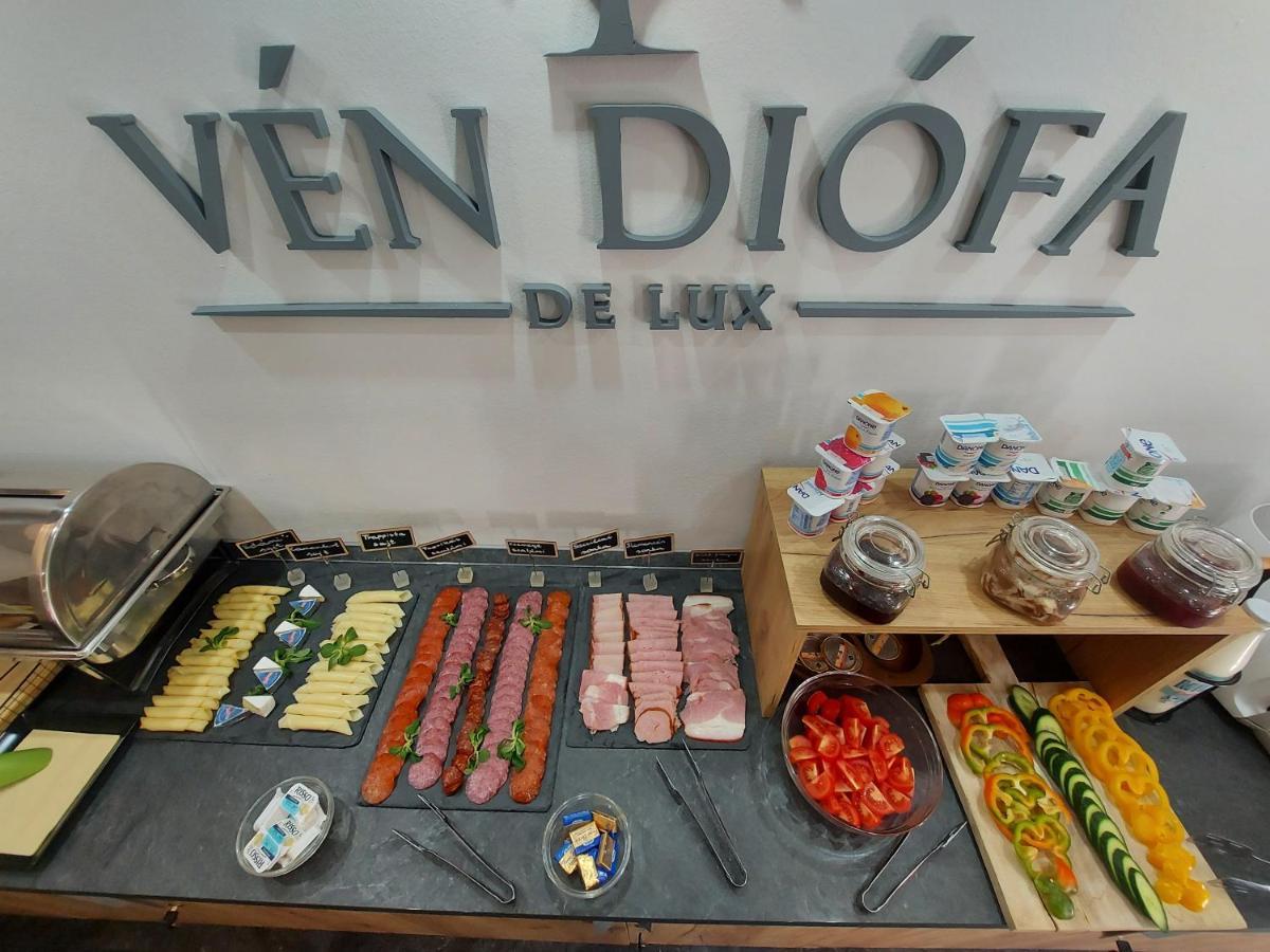 Ven Diofa De Lux Panzio Bed & Breakfast Szeged Bagian luar foto
