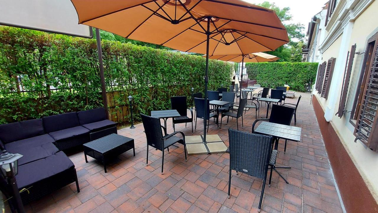 Ven Diofa De Lux Panzio Bed & Breakfast Szeged Bagian luar foto