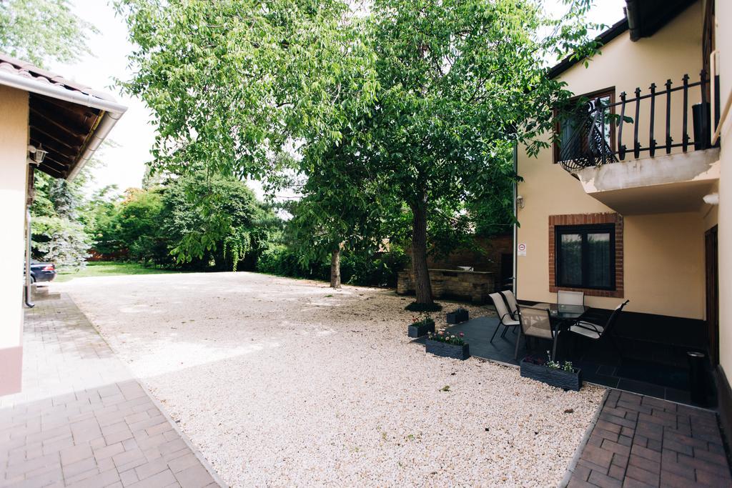 Ven Diofa De Lux Panzio Bed & Breakfast Szeged Bagian luar foto