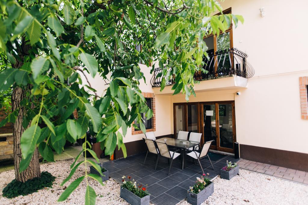 Ven Diofa De Lux Panzio Bed & Breakfast Szeged Bagian luar foto