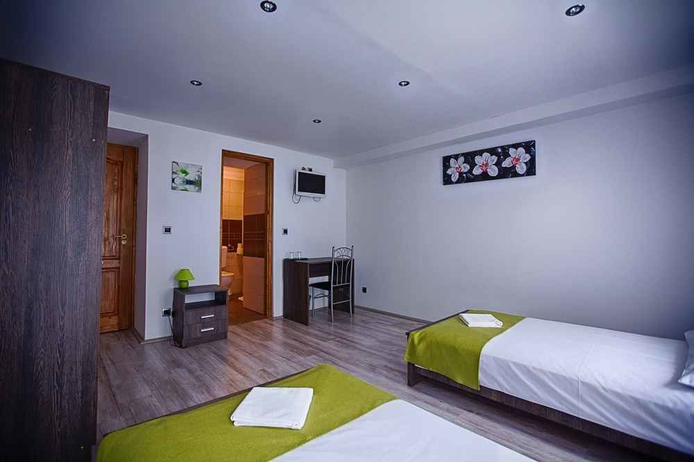 Ven Diofa De Lux Panzio Bed & Breakfast Szeged Bagian luar foto